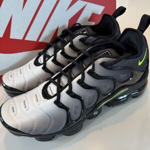 Nike Air VaporMax Plus Neon 95 924453-009 - Size 13 - Brand new In box